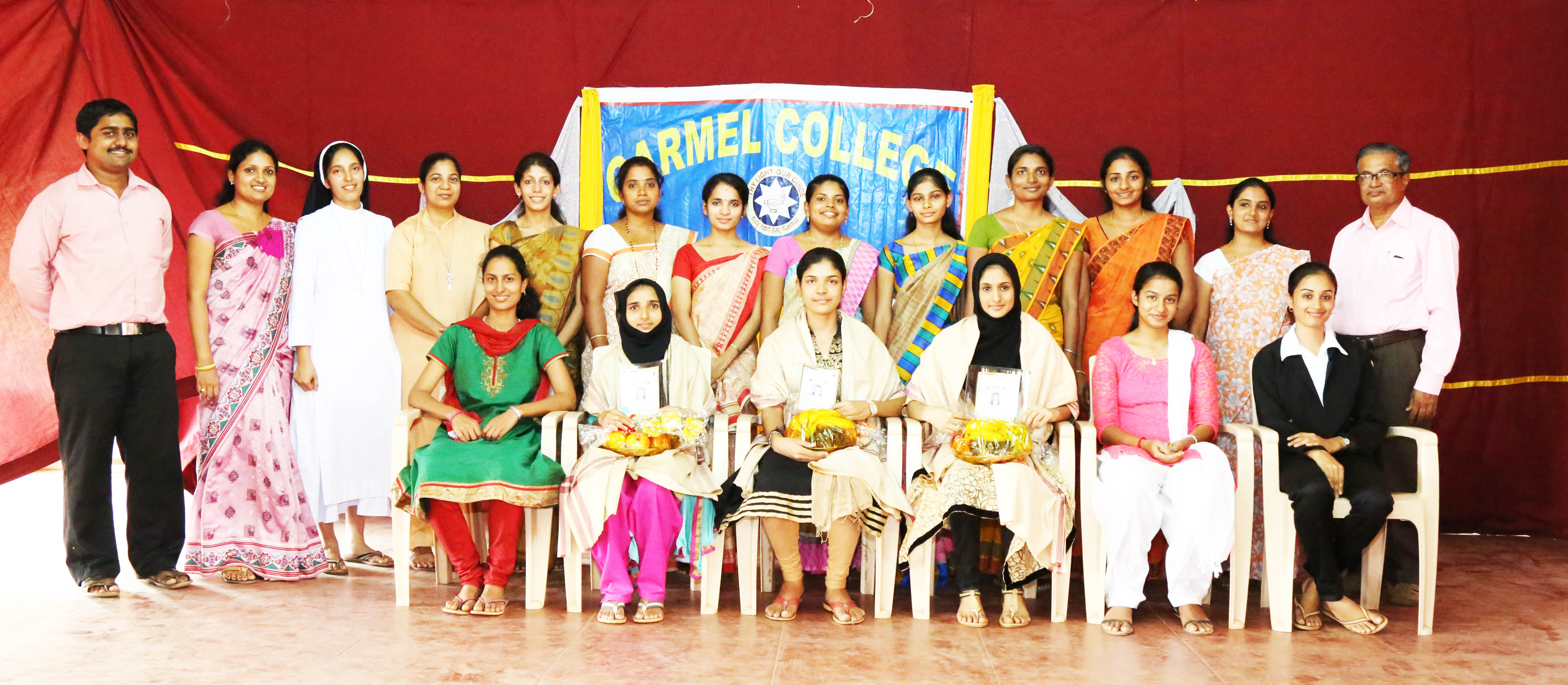 ರ್ಯಾಂಕ್ ವಿಜೇತ ವಿದ್ಯಾರ್ಥಿಗಳಿಗೆ ಸನ್ಮಾನ